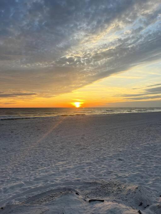 Lazy Palm 4 Pools Short Walk To Beach! Sleeps 5! Panama City Beach Exteriör bild