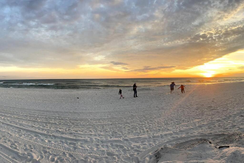Lazy Palm 4 Pools Short Walk To Beach! Sleeps 5! Panama City Beach Exteriör bild